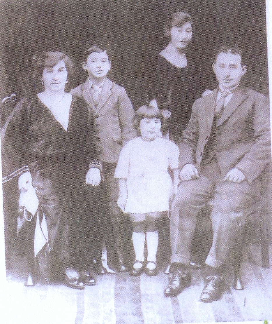 Michael & Rebecca Kaufman + children (4.2)